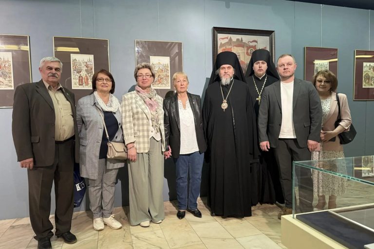 В Храме Христа Спасителя открылась выставка художницы из Твери