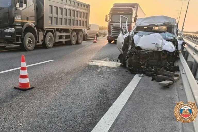 Сон за рулем стал причиной ДТП с грузовиком на М-11 в Тверской области