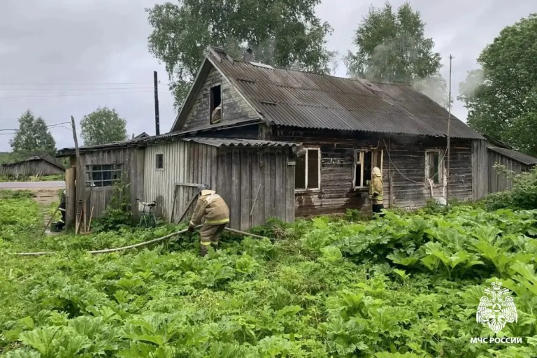 Три человека погибли при пожаре в Тверской области