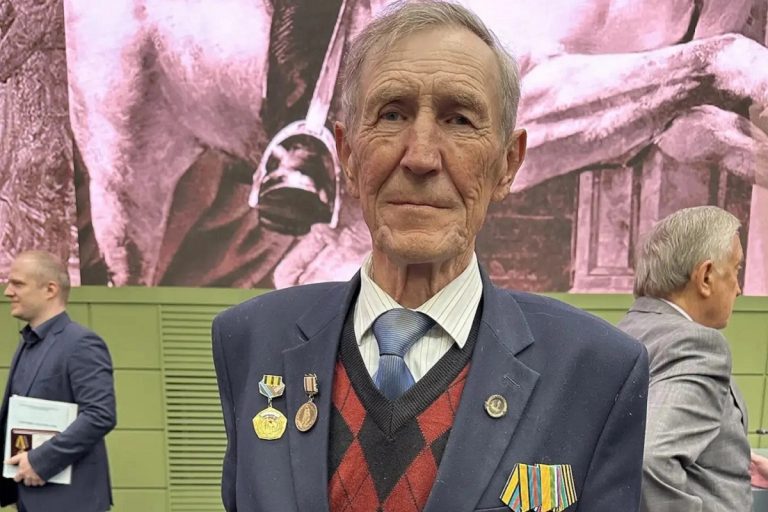 75-летний волонтер из Тверской области награжден медалью Минобороны