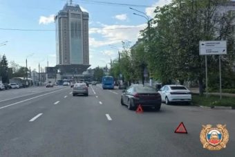 В Твери женщина попала под колеса автомобиля