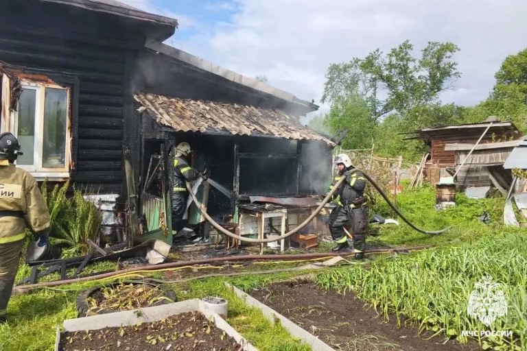 В Тверской области полыхал дом