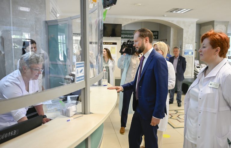 Виталий Королев: Важно дотянуть современную медицинскую помощь до всех наших муниципалитетов