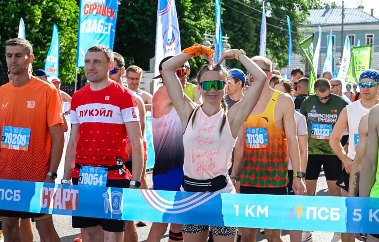 В Твери Виталий Королев дал старт главному полумарафону России «ЗаБег.РФ»