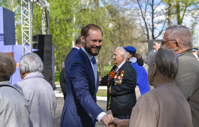 Дмитрий Медведев и Виталий Королев зажгли Вечный огонь в Тверской области