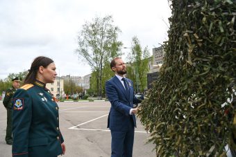 Виталий Королев: Мы передаем бойцам всю теплоту своих сердец и горячую веру в победу