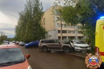 Неосторожный выезд на перекресток спровоцировал ДТП в Твери