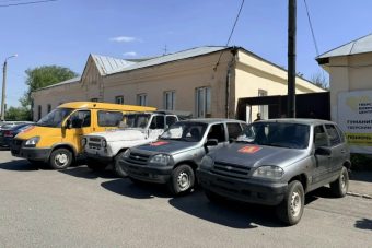 Два УАЗа, две Нивы и автобус отправили из Тверской области в зону СВО