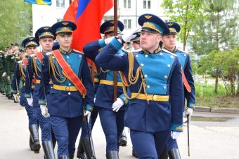 В Твери под окнами ветеранов прошли мини-парады