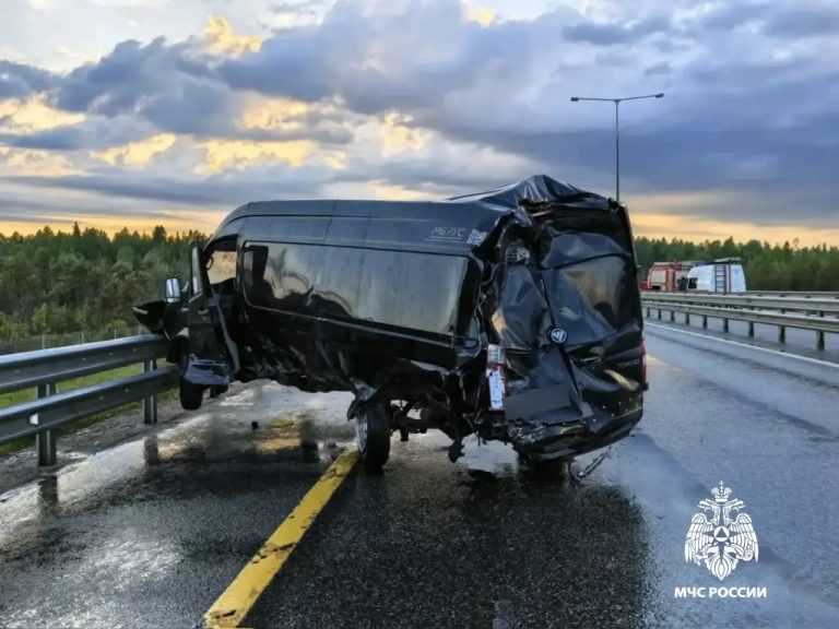 На М-11 в Тверской области сбили людей, помогавших пострадавшим в ДТП