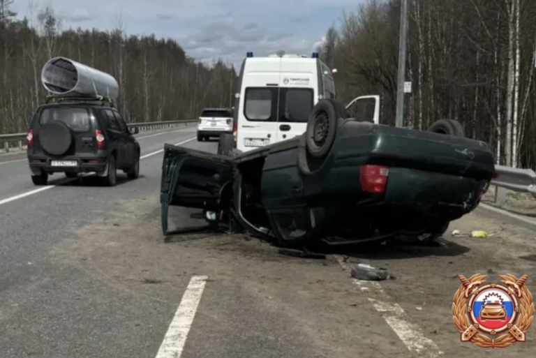 Под Тверью на «Золотом кольце» перевернулась иномарка