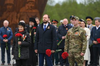 Виталий Королев на Ржевском мемориале Советскому солдату вместе с ветеранами, молодежью, жителями Тверской области почтил память освободителей