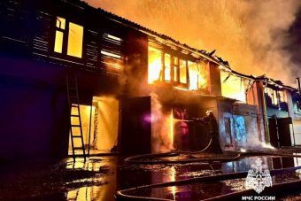 Ночью в Пролетарском районе Твери полыхали гаражи