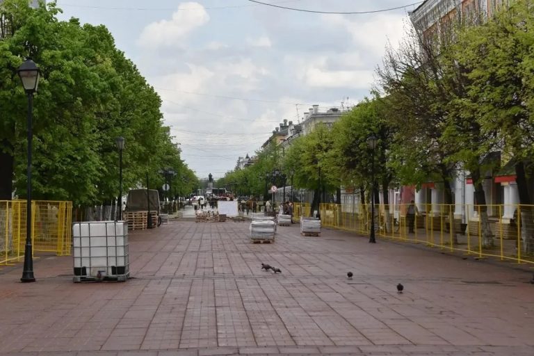 В Твери снова ремонтируют улицу Трехсвятскую