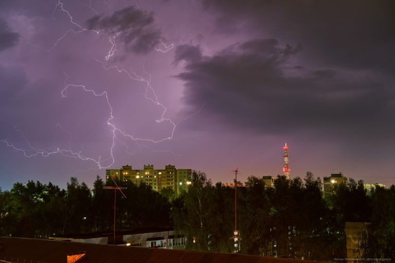 Опубликованы пугающие фото мощной грозы в Тверской области