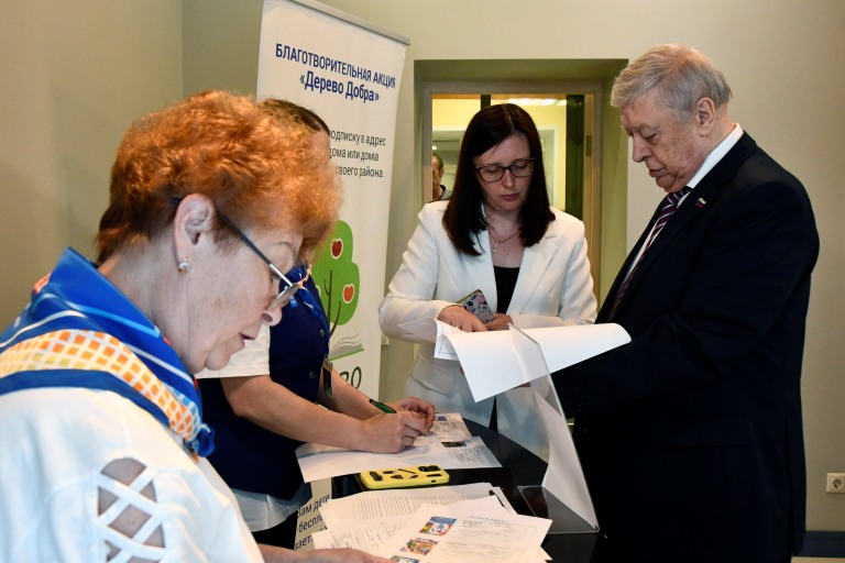 В Заксобрании Тверской области прошла благотворительная акция «Дерево добра»