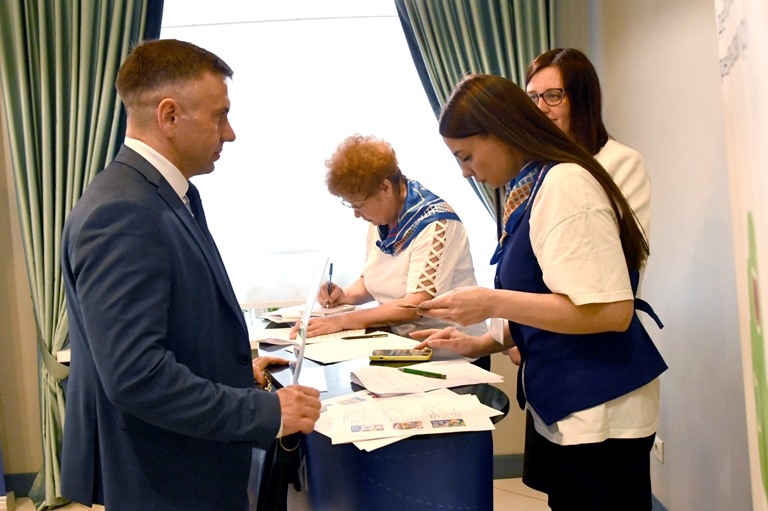В Заксобрании Тверской области прошла благотворительная акция «Дерево добра»