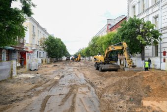 По поручению Виталия Королева ремонтируют улицу Трехсвятскую в Твери