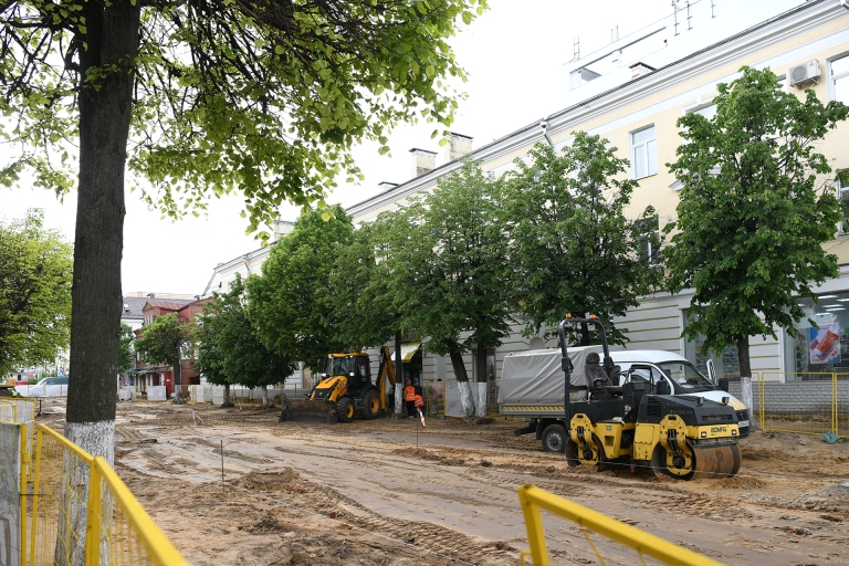 По поручению Виталия Королева ремонтируют улицу Трехсвятскую в Твери