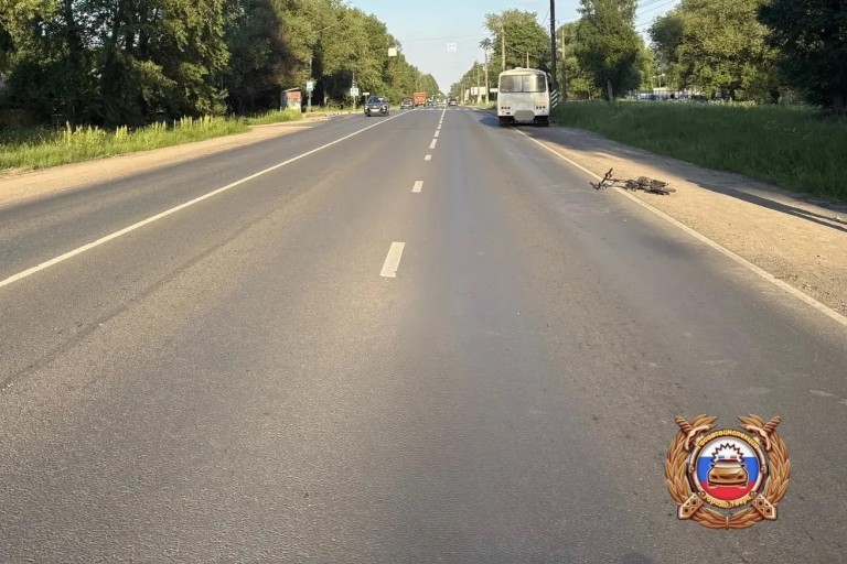 В Твери мужчина на самокате попал под колеса автобуса