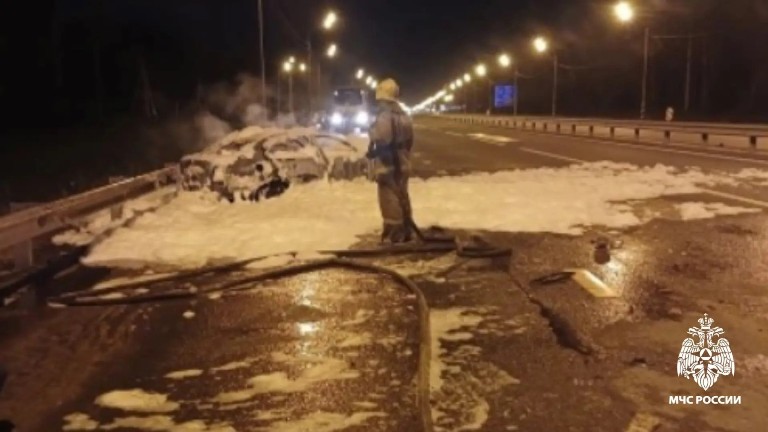 Автомобиль сгорел после ДТП в Тверской области, водитель погиб