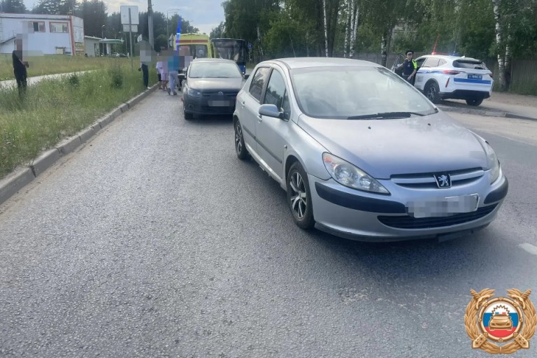 Молодая женщина пострадала в тройном ДТП в Твери