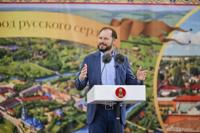 Виталий Королев на Дне Кашина вручил награды отличившимся волонтёрам