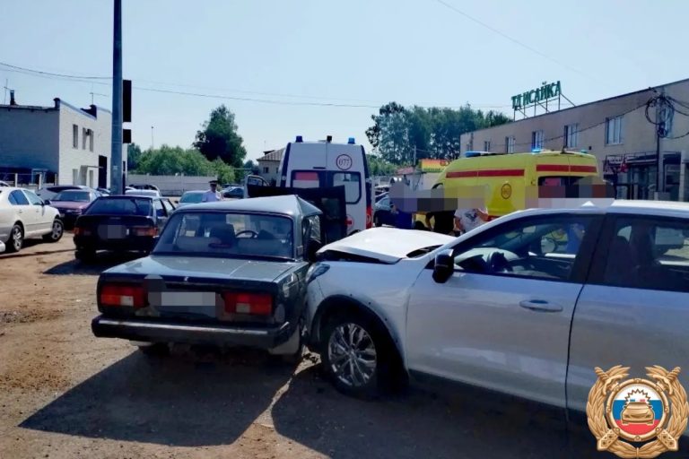 В Твери два человека пострадали в ДТП