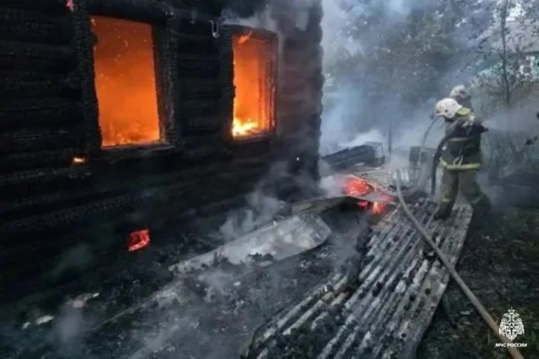 В Тверской области сгорел дотла дом