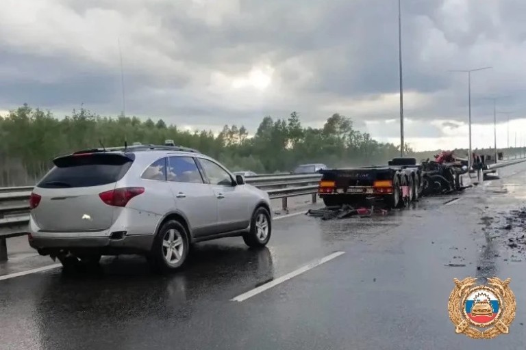 В тройном ДТП на М-11 под Тверью большегруз остался без кабины
