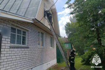 В Тверской области полыхал жилой дом