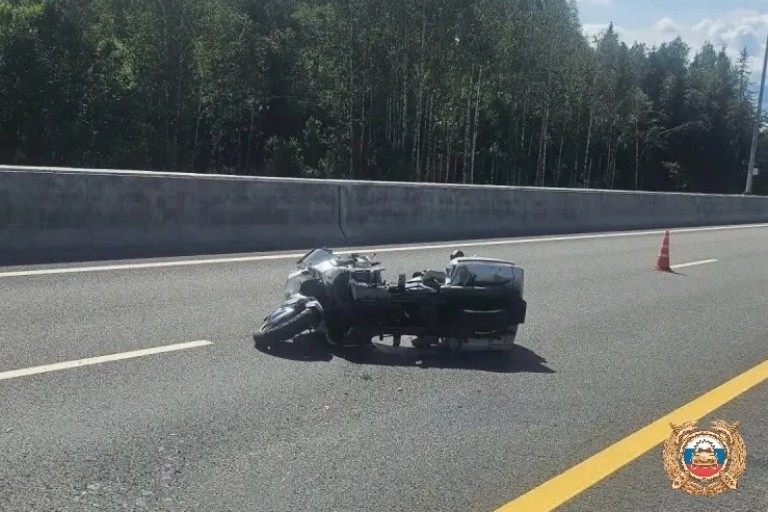 Взорвавшееся колесо мотоцикла стало причиной ДТП под Тверью