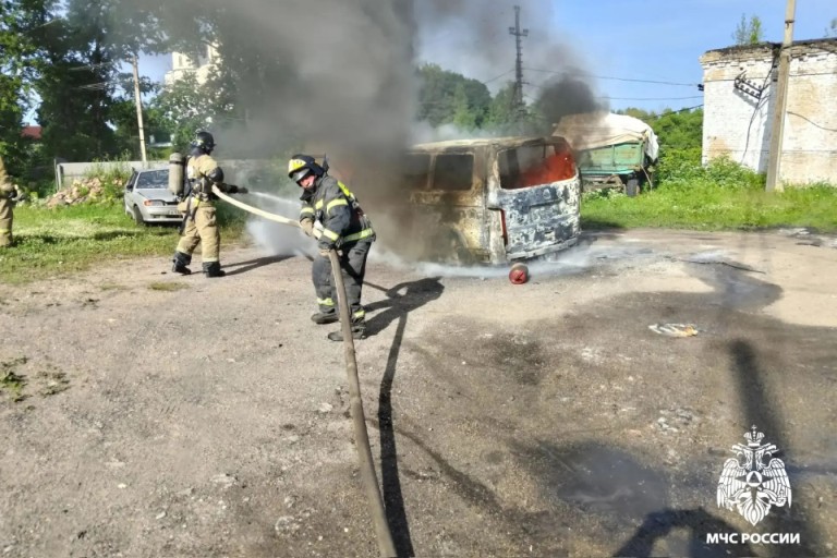 В Тверской области сгорел дотла автомобиль