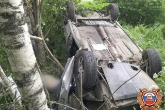 В Тверской области перевернулся автомобиль, погиб водитель В Тверской области перевернулся автомобиль, погиб водитель