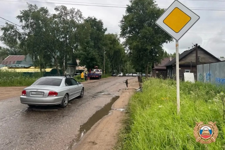Водитель LADA пострадал в столкновении с попутным автомобилем в Тверской области