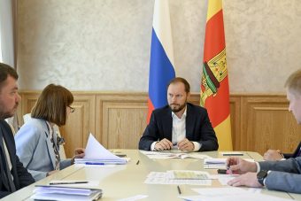 Виталий Королев обсудил с оперштабом ситуацию с бензином в Тверской области