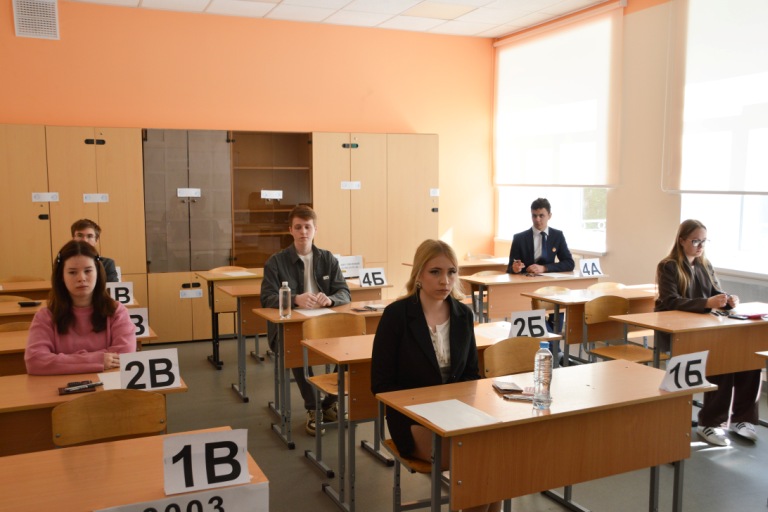 В Твери стартовал основной этап ЕГЭ-2026