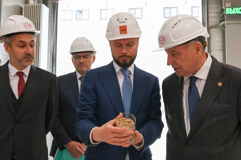 Виталий Королев посетил крупнейшее агропромышленное предприятие Тверской области