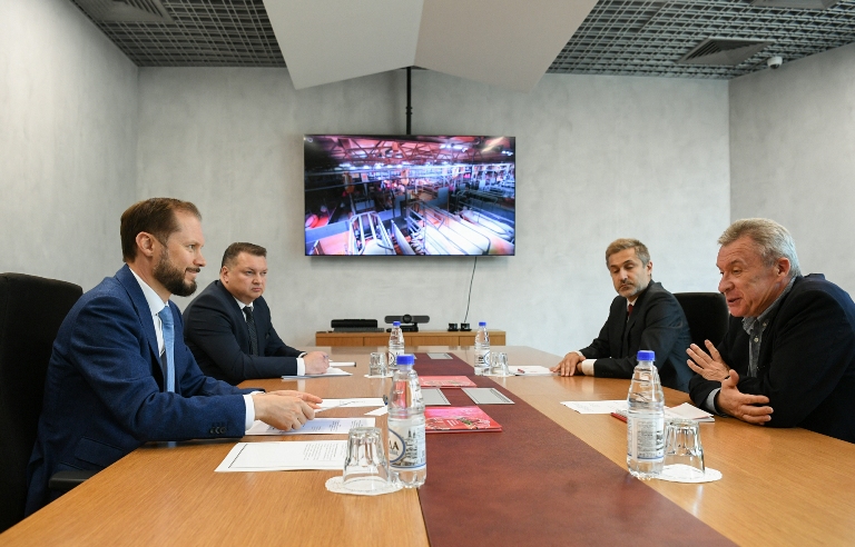 Виталий Королев посетил крупнейшее агропромышленное предприятие Тверской области