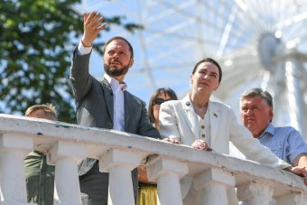 Виталий Королев и Алена Аршинова рассказали тверичанам, как будет выглядеть обновленный Городской сад