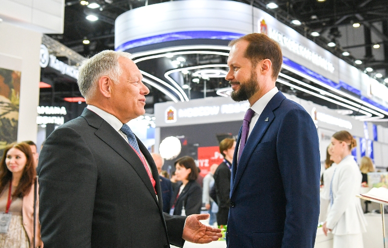 ПМЭФ-2026: Виталий Королев договорился о строительстве новых развязок на М-11, улучшении железнодорожных транспортных перевозок и реализации проектов в сфере ТКО