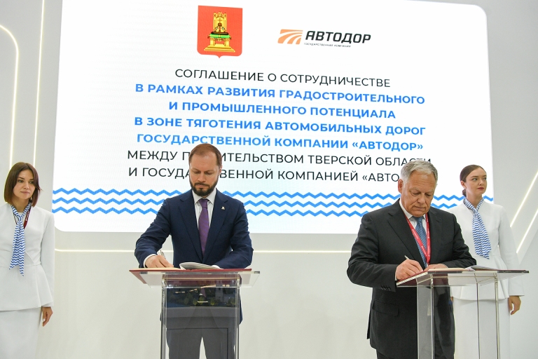 ПМЭФ-2026: Виталий Королев договорился о строительстве новых развязок на М-11, улучшении железнодорожных транспортных перевозок и реализации проектов в сфере ТКО