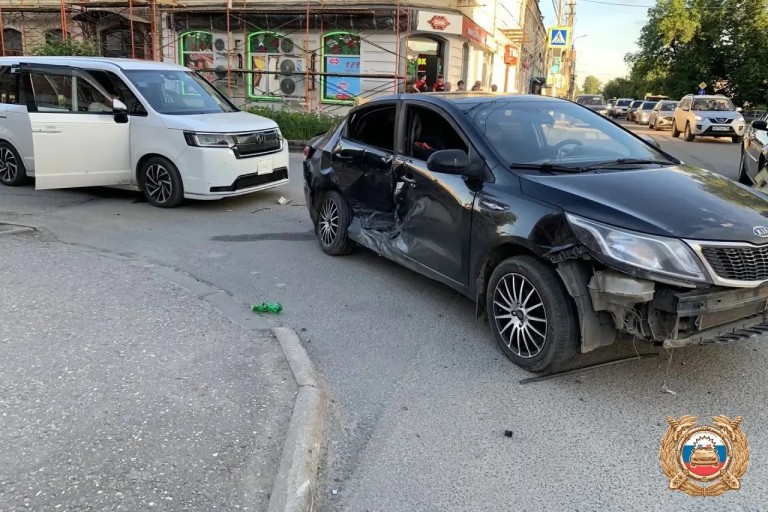 Два человека пострадали в тройном ДТП в Тверской области