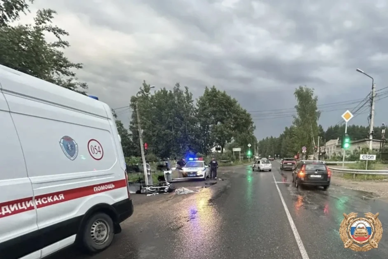 В Тверской области по вине водителя серьезно пострадал байкер