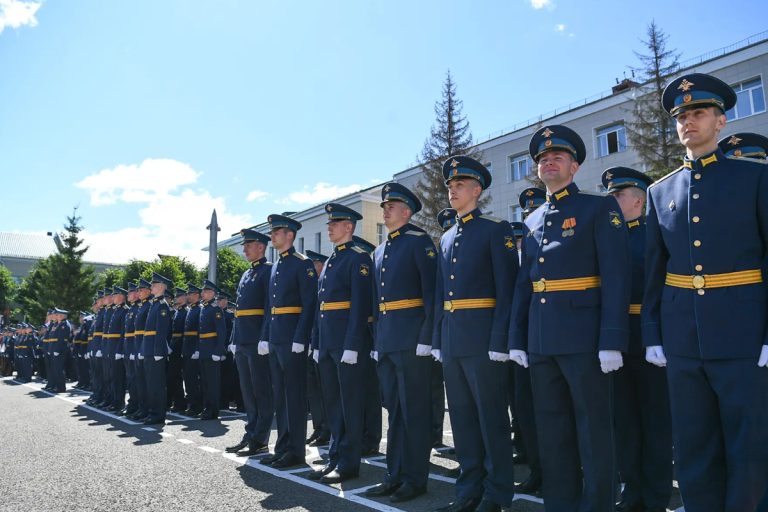 Виталий Королев поздравил выпускников Военной академии ВКО в Твери
