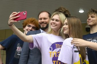 Виталий Королев вручил дипломы лучшим выпускникам тверского колледжа