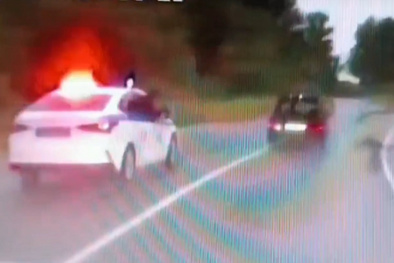 В Тверской области угнавшего у жены машину пьяного мужа остановили стрельбой