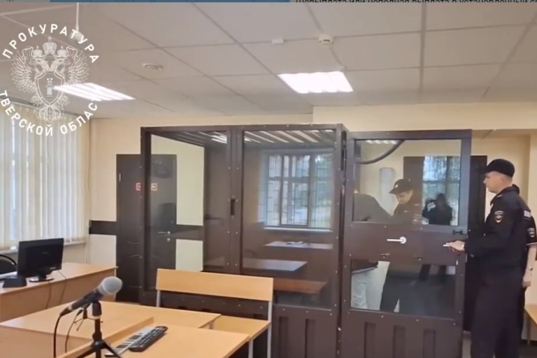 В Тверской области мужчина убил знакомого табуреткой