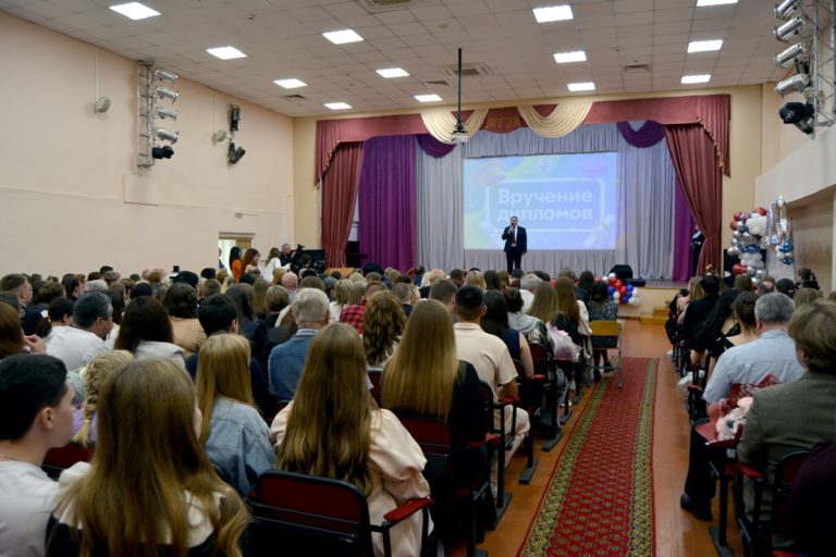 Время больших стартов: в Тверском институте (филиале) МГЭУ прошла церемония вручения дипломов выпускникам