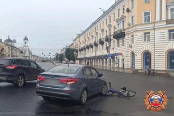 В Твери легковушка при повороте сбила велосипедиста В Твери легковушка при повороте сбила велосипедиста